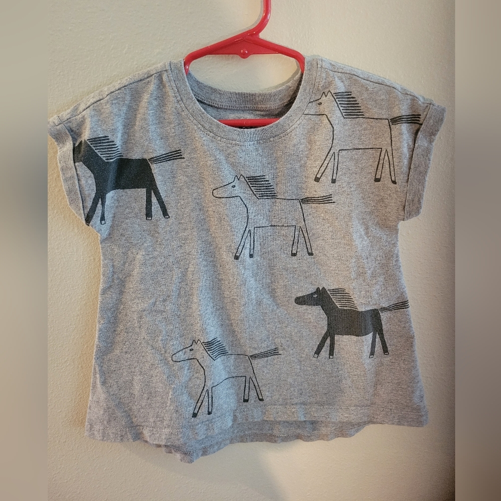 Tea Collection Gray and Black Short Sleeve Tee with Horse Print Size 3